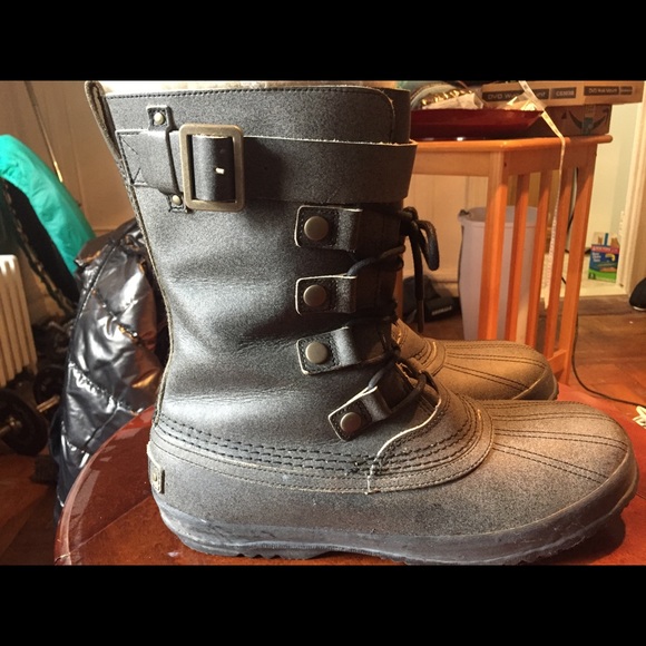 Shearling Sorel snow boots. - Picture 3 of 4